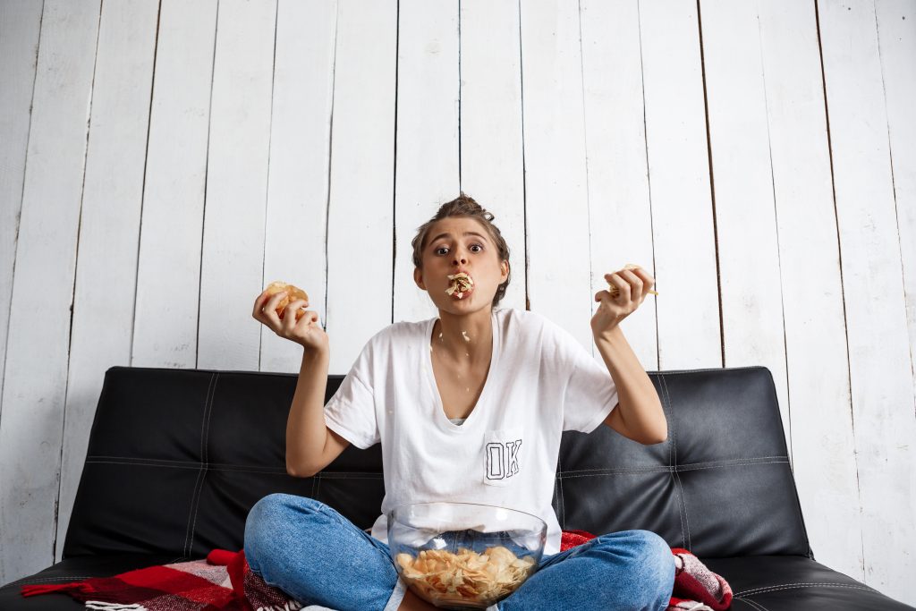 4 pași prin care să scapi de mâncatul compulsiv (Interviu cu Monica Ion)